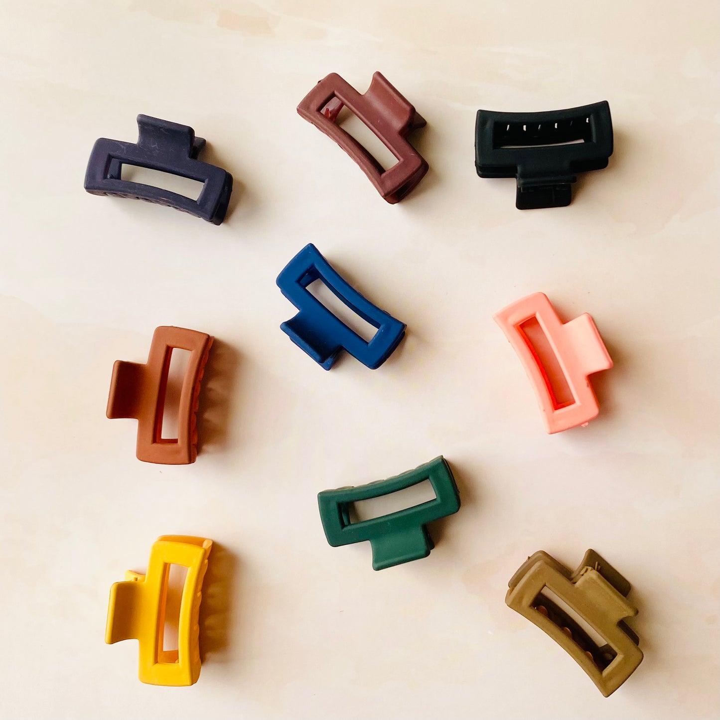RedBerry Cuddle Mini Claw Clips – Pack of 4 small hair clips in assorted colors, ideal for securing small hair sections or creating stylish updos.